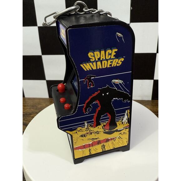 Space Invaders Tiny Arcade Game World's Smallest Miniature Keychain - Working - Picture 3 of 7
